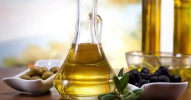 زيت الزيتون أفضل أنواع الزيوت لمرضى الكولسترول بشرط "متسخنهوش"