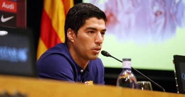 بالصور.. برشلونة يُقدم سواريز "العضاض" للصحفيين