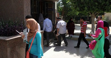إقبال ضعيف على معامل "آداب عين شمس" لتسجيل رغبات المرحلة الثالثة