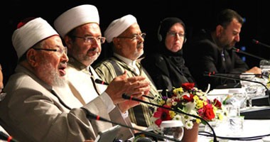 مصادر: اجتماعات "العالمى لعلماء المسلمين" بأسطنبول غطاء لـ"التنظيم الدولى للإخوان".. مدير مكتب القرضاوى السابق: عمرو خالد شارك بالاجتماع.. وعلماء بالأزهر:الاتحاد لا يملك ثقلا سياسيا بعد فقدان مصداقيته