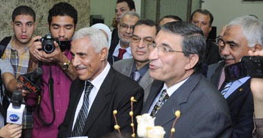 "الإنتاج الحربى" تسلم البنك الأهلى شيكا بتبرع عامليها لـ"تحيا مصر"