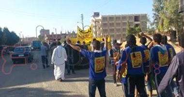 عناصر الإخوان ينظمون تظاهرة على طريق "إطسا - تطون" بالفيوم