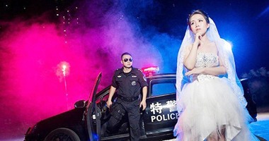 بالصور.. ضابط صينى يلتقط صور زفافه داخل قسم الشرطة
