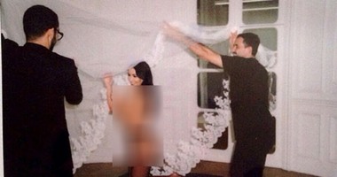 كاردشيان تهنئ صديقها بعيد ميلاده وترسل له صورتها عارية