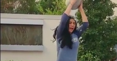 نهايات مضحكة ومثيرة للمشاركين فى تحدى "دلو الثلج"