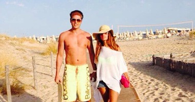 بالصور..ننشر تفاصيل جديدة من كواليس شهر عسل أحمد عز وزينة.. الفنانان تنقلا بين أمريكا وإيطاليا ..و"عز" ترك عرض "المصلحة" لمواعدة زينة فى لوس أنجلوس واستكملا رحلتهما على الشواطئ الإيطالية