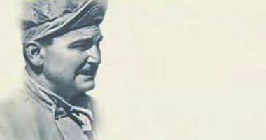 66عاما على استشهاد أمير الفدائيين البطل أحمد عبد العزيز..تخلى عن رتبته وشكل كتائب الجهاد بفلسطين..بطولاته بمعارك العريش وخان يونس ورامات أجبرت اليهودعلى التفاوض..عشق مصر واستشهد بالخطأ بـ"نيران صديقة"
