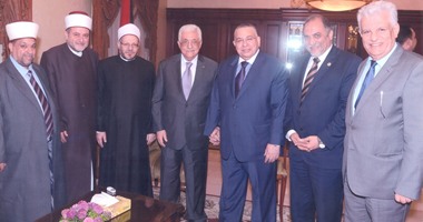 الرئيس الفلسطينى يلتقى المفتى ونقيب الأشراف وشيخ مشايخ الطرق الصوفية بالقاهرة.. أبو مازن: أنا مصرى الهوى.. وعايشت جميع قضايا الشعب المصرى المحورية.. ومبادرة القاهرة هى الحل لإنهاء العنف ضد شعب غزة