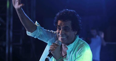 بالصور.. محمد منير يشعل الساحل الشمالى لمدة ساعة ونصف من الغناء
