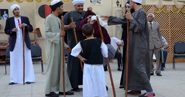 غدًا.. ختام المسرح القومى بعد دورة ناجحة وعروض مميزة.. رئيس المهرجان: الشباب يجلس على الأرض بعد امتلاء المقاعد بالجمهور.. ومسرحيات "بعد بكرة وحالة مصرية وعيش أنت" تسلط الضوء على الإتجار بالدين