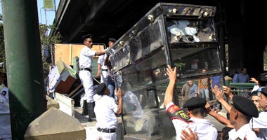 ضبط 97 بائعا متجولا وتنفيذ 657 إزالة ورفع 4 سيارات متروكة بشوارع القاهرة