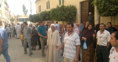 تجمهر أهالى "دمرو" بالمحلة بعد مقتل شخص من القرية بيد آخر من "طنبارة"