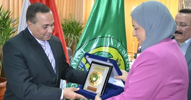 بالصور.. رئيس المركزى للتنظيم والإدارة: تثبيت العمالة المؤقتة نهاية 2015