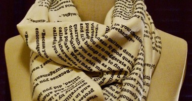 بالصور.. الإيشارب قطعة سحرية تضفى على ملابسك أناقة مميزة