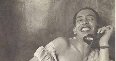 صورة نادرة لإسماعيل ياسين بقميص نوم فى فيلم الآنسة حنفى