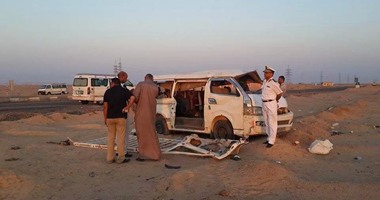 مصرع 6 أشخاص وإصابة 13 آخرين فى تصادم سيارة نقل بميكروباص بالمنيا