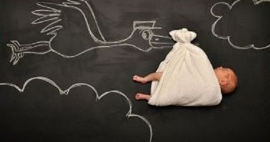 بالصور.. 10 أفكار لصور مميزة وطريفة لطفلك الأول