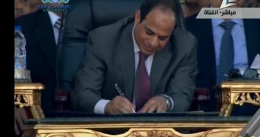 بالفيديو والصور.. ننفرد بنشر البنود الكاملة لعقد قناة السويس الجديدة.. إلتزام الشركة المنفذة بخطاب ضمان قيمته 5% من قيمة العقد من بنك مصرى وبالدولار الأمريكى.. وللدولة الحق فى تسيله حال عدم التنفيذ
