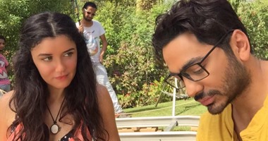 تامر حسنى يمازح متابعيه على تويتر: "الحرارة زى ما أنتوا عارفين.. جو منعش"