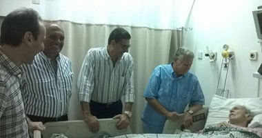 مواجهة محمود طاهر وحسن حمدى فى زيارة طارق سليم بالدقى.. هدوء وابتسامات من رئيس الأهلى.. بيبو يظهر منفردا.. وتريكة يطمئن على المايسترو