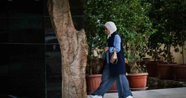 الفنانة منى عبد الغنى تصل مستشفى الصفا لتوديع نور الشريف