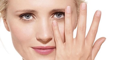 4 خطوات لاستخدام الكونسيلر فى الصيف.. حافظى على ماكياجك من العرق