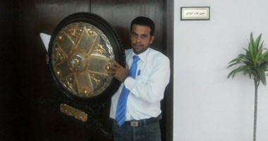 بالصور.. الأهلى يُقدم دليل البراءة من تُهمة نقل الدرع مع "عامل نظافة"
