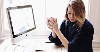 إجازة عامين بحد أقصى للمرأة الموظفة لرعاية طفلها.. القانون يوضح التفاصيل
