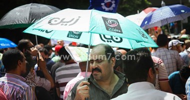 نصدق مين.. تضارب التصريحات بين رئيس هيئة الأرصاد والمتحدث الرسمى للهيئة.. اتهام المواطنين للحكومة بإخفاء درجات الحرارة الحقيقية.. رئيس الهيئة: الارتفاع لـ 48 شائعة.. والمتحدث: تصل لـ50 فى بعض المناطق