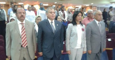رئيس جامعة الإسكندرية يطالب بتطوير هيئة التدريس