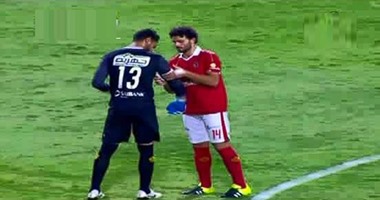 غالى يمنح عادل عبد المنعم شارة القيادة فى مباراة الجونة