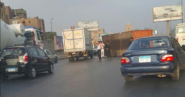 صحافة المواطن: سقوط حاويتين من شاحنة بـ"دائرى المنيب" وتعطل حركة المرور 