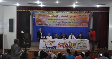 إدارة بندر دمنهور التعليمية تكرم متفوقيها