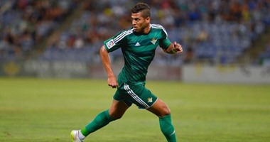 عمرو طارق يواجه فياريال مع ريال بيتيس فى الليجا