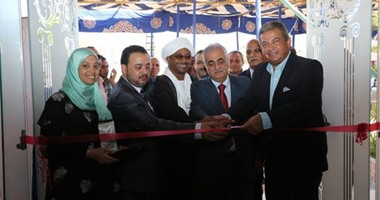 عبد العزيز يفتتح معرض الفنون فى ختام مهرجان الشباب العربى بالإسكندرية