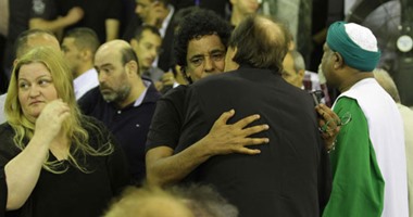 انتهاء عزاء نور الشريف بمسجد عمر مكرم