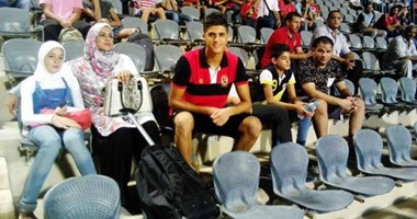 أحمد الشيخ على مقاعد بدلاء الأهلى رغم عدم قيده