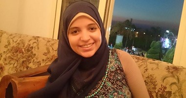 إسراء عبد العليم طالبة الثانوية العامة حصلت على 99.7% رغم وفاة والدها ليلة الامتحان.. إسراء تنتظر تكريم وزير التربية والتعليم ومحافظ الفيوم لها..وتؤكد:حققت الدرجات النهائية فى خمس مواد بعد رحيل والدى