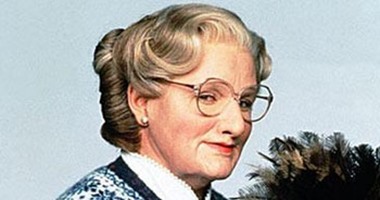 بالصور.. أشهر 10 نجوم جسدوا دور "امرأة" بالسينما العالمية