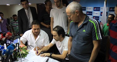 بالصور.. حازم إمام ممثلا عن لاعبى الزمالك فى مؤتمر فيريرا