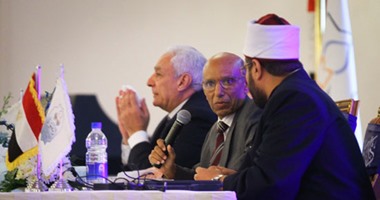 14توصية لمؤتمر الإفتاء لمواجهة وضبط الفتوى بالعالم الإسلامى.. ميثاق شرف للمهنة وإنشاء معاهد شرعية للتدريب.. وبعد مؤسسات الفتوى عن السياسة الحِزبية.. ومحلب: مصر اتخذت قراراها بمحاصرة الفكر المتطرف