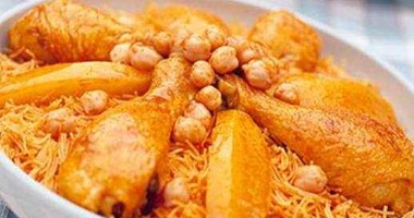 تعلمى طريقة الشعرية بالدجاج من المطبخ الإسبانى