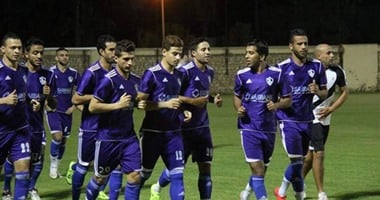 مرتضى منصور يجتمع بلاعبى الزمالك قبل مواجهة المصرى