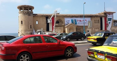 تصادم 3 سيارات بطريق الكورنيش بالإسكندرية بمطلع كوبرى ستانلى