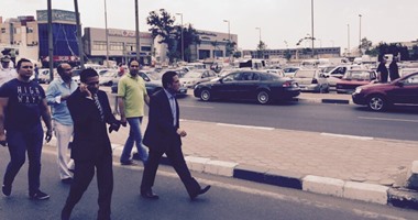 مدير أمن المطار يستضيف شابا مصابا عائدا من السعودية ويوجه بإنهاء كافة إجراءاته