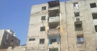 بعد حدوث تصدعات.. إخلاء عقار من السكان بمصر القديمة 