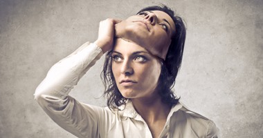 6 أسباب تدفع المرأة للخيانة.. التجاهل والانتقام أخطرها