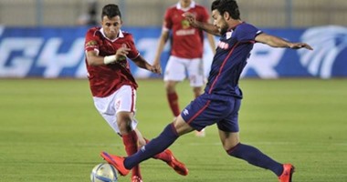 تريزيجيه يقدم "تى شيرت" الأهلى لرئيس أندرلخت