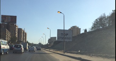 صحافة المواطن.. أعمدة الإنارة مضاءة نهاراً فى "الأوتوستراد" والمقطم