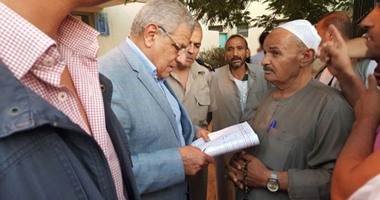 محلب يتفقد قرية "صهرجت" بميت غمر سيرًا على الأقدام فور وصوله الدقهلية